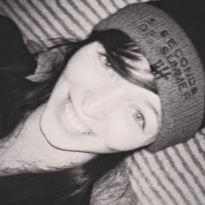 Elizabeth Keating Photo 30