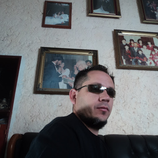 Eduardo Hernandez Photo 33
