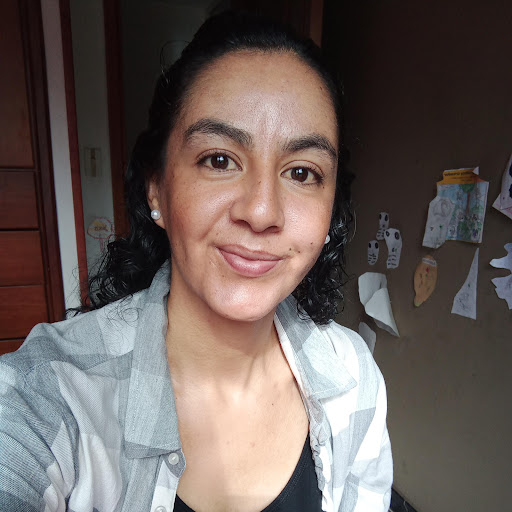 Angela Arias Photo 16