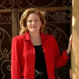Laura Reynolds Photo 8