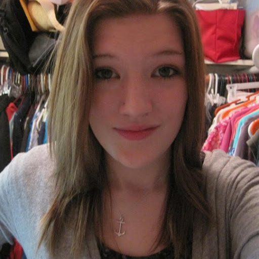 Laura Robbins Photo 15