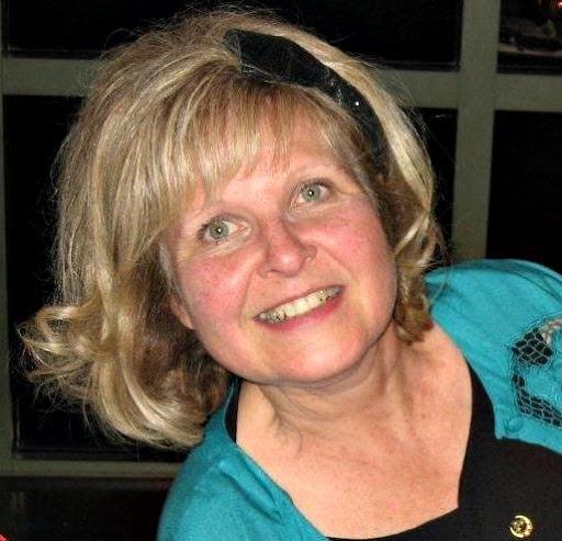 Carolyn Quinn Photo 14