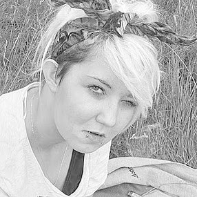 Amelia Barker Photo 6