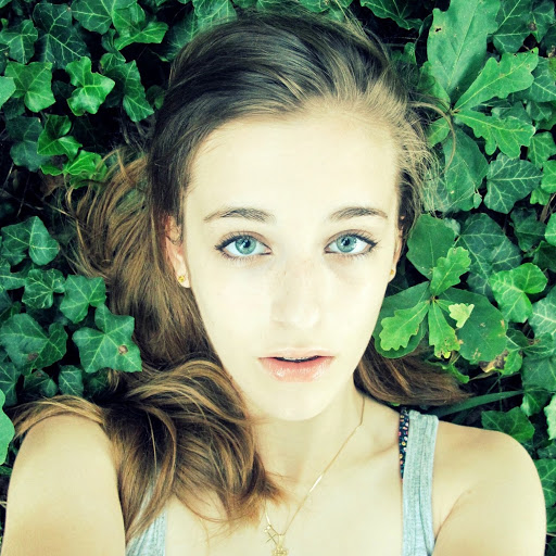 Laura Conner Photo 32