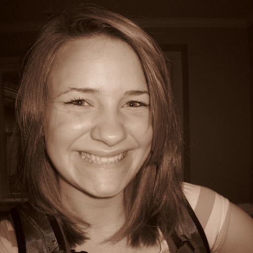 Hailey Moore Photo 26