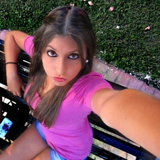 Elisabeth Gonzalez Photo 31