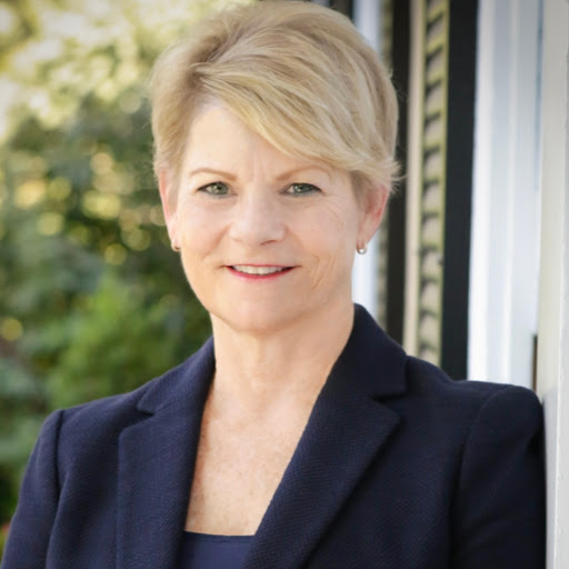 Linda Gleason Photo 31