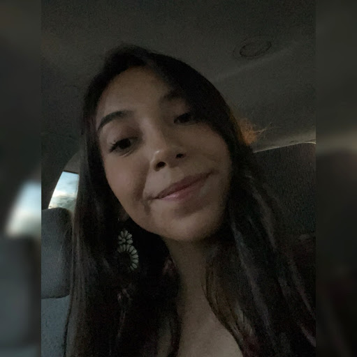 Elizabeth Gonzalez Photo 28