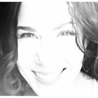 Emily Banks Photo 28