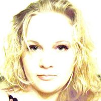 Jennifer Hoke Photo 40