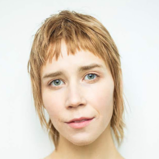 Julia Bray Photo 23