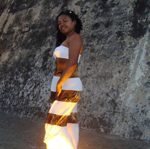 Elizabeth Ruiz Photo 36