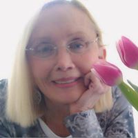 Elizabeth Baxter Photo 37