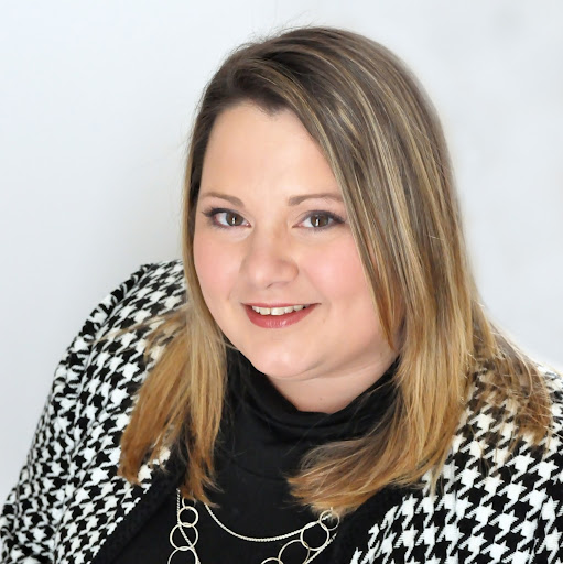 Sarah Spradlin Photo 34