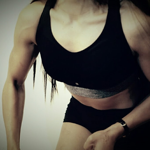 Erika Arnold Photo 15