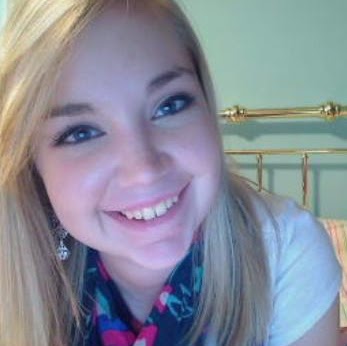 Elizabeth Hinson Photo 9