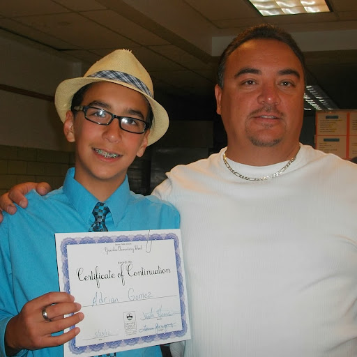 Adrian Gomez Photo 5