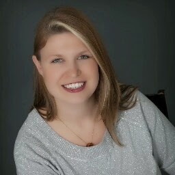 Jennifer Webb Photo 30