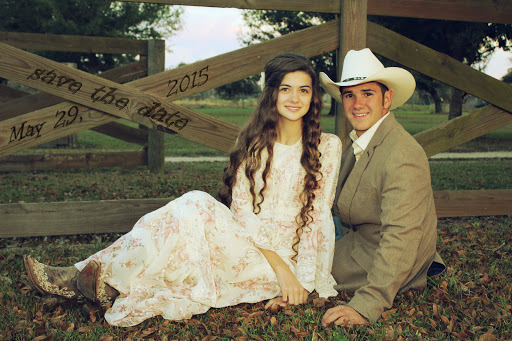 Alison Howell Photo 16