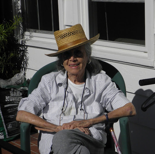 Joan Elliott Photo 40