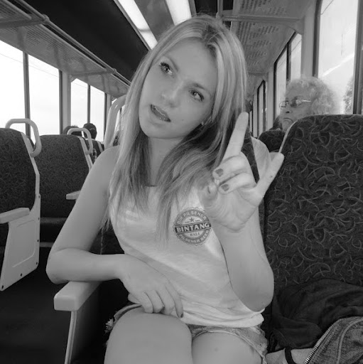 Stephanie Lindsay Photo 13