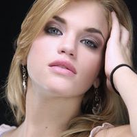Louise Hendrix Photo 5