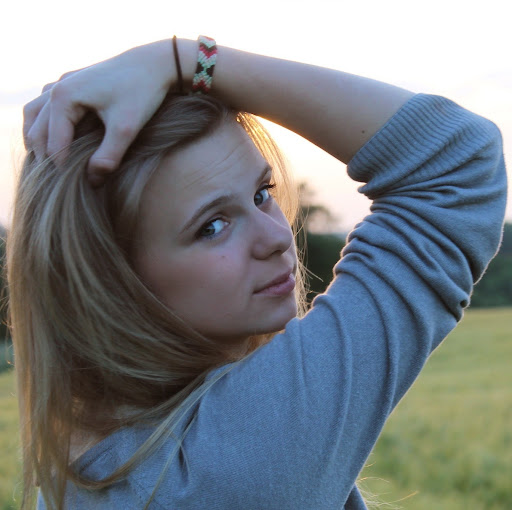 Laura Stephan Photo 25