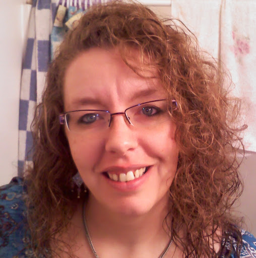 Elizabeth Leach Photo 6