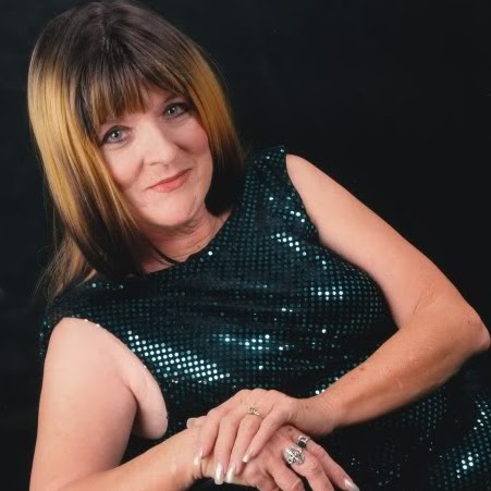 Elizabeth Dye Photo 43