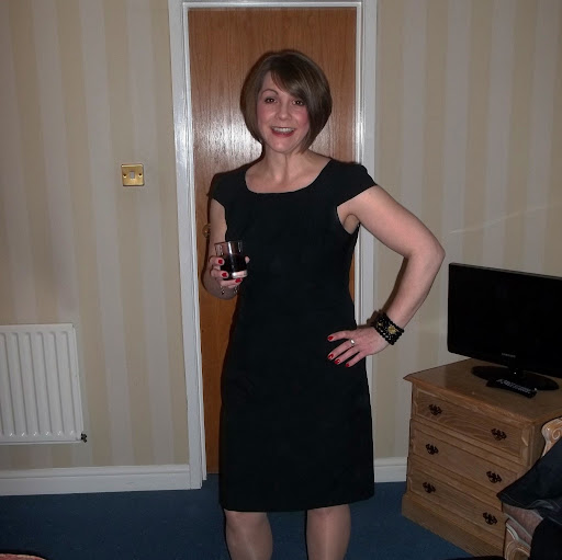 Sara Lloyd Photo 40