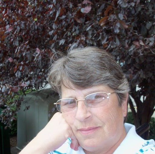 Linda Petrone Photo 23