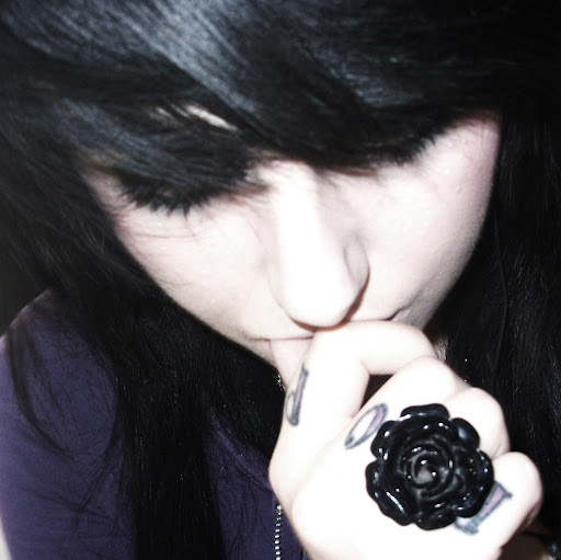 Laura Close Photo 9