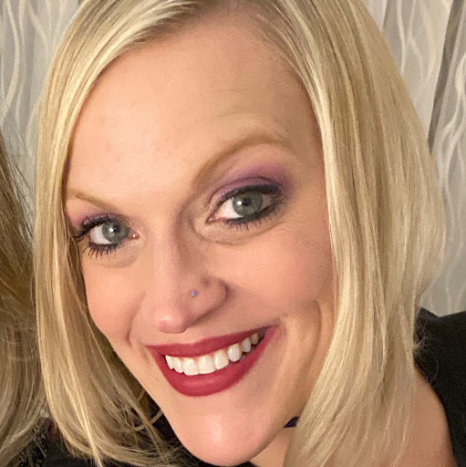 Danielle Holvik Photo 3
