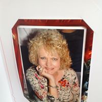 Linda Avery Photo 32
