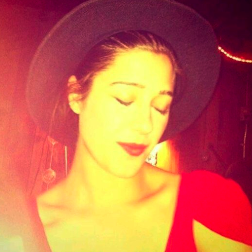 Genevieve Howell Photo 12