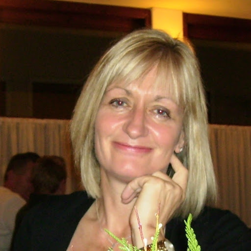 Alison Low Photo 27