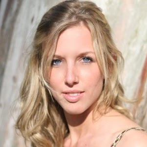 Laura Holloway Photo 15