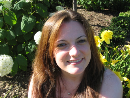 Sara Yates Photo 20