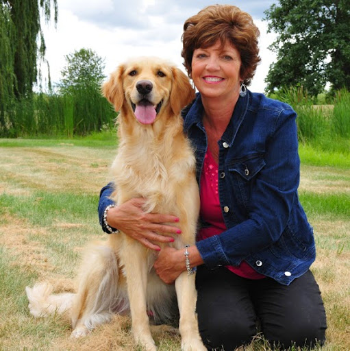 Lori Schneider Photo 42