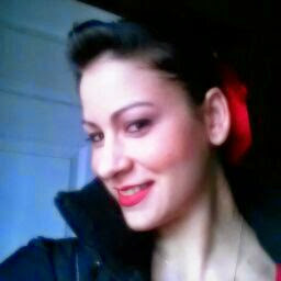 Lisa Famiglietti Photo 20
