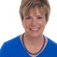 Julie Warner Photo 17