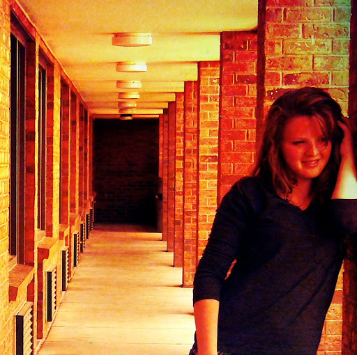 Elizabeth Slade Photo 12
