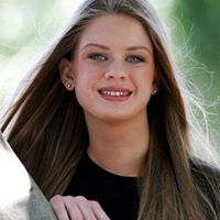 Alexis Robbins Photo 3