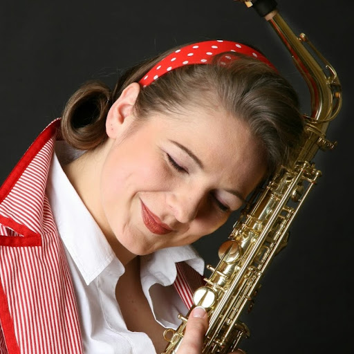 Angela Weiss Photo 35