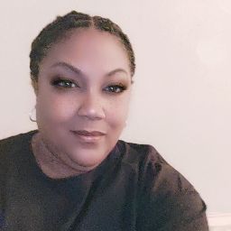 Michelle Roberts Photo 30