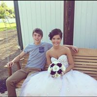 Julie Lowe Photo 47