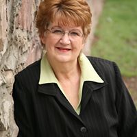 Janet Linville Photo 3