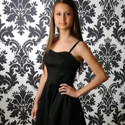 Emily Metzger Photo 28