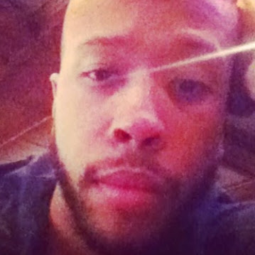 Aaron Lindsay Photo 13