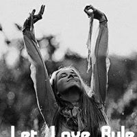 Julie Petersen Photo 27